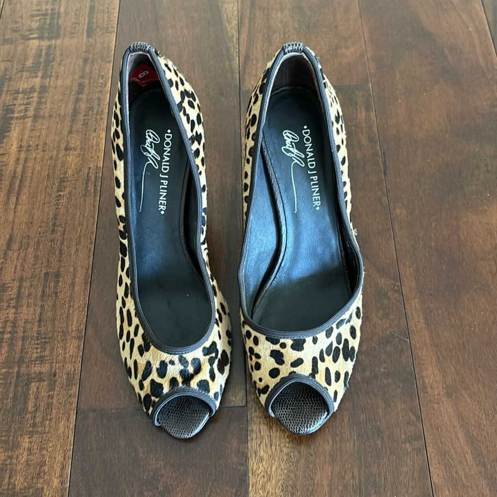 Donald j liner shoes.   Never worn.   In great shape